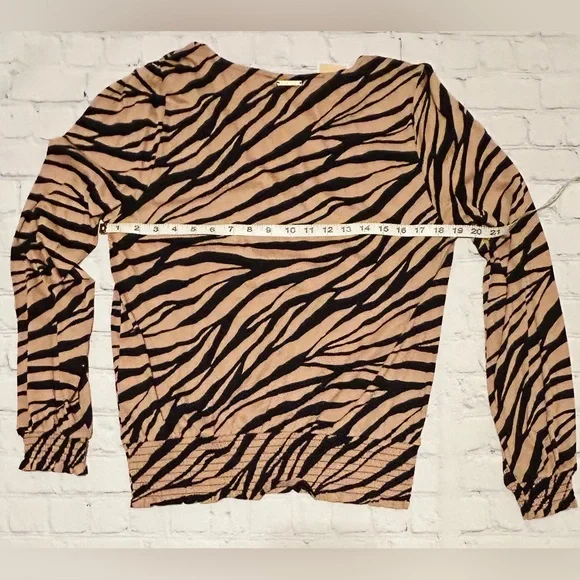 NWT Michael Kors Tan and Black Animal Print Soft Long Sleeve Top (Small) - Picture 3 of 8